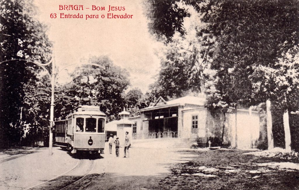 Tram no.10 with trailer at Bom Jesus