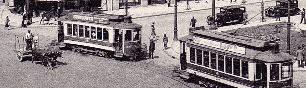 This is a detail of an old postcard. At first sight the trams look equal, but at better inspection the one at the right is darker than the other. While the lighter of the two has white fleet numbers, the darker has black fleet numbers. It's known that the Porto trams were repainted from green to yellow with the fleet numbers from white to black in 1933. Conclusion is that this photo was taken in 1933 using an orthochromatic emulsion. The left tram is still green while the right one is already yellow.