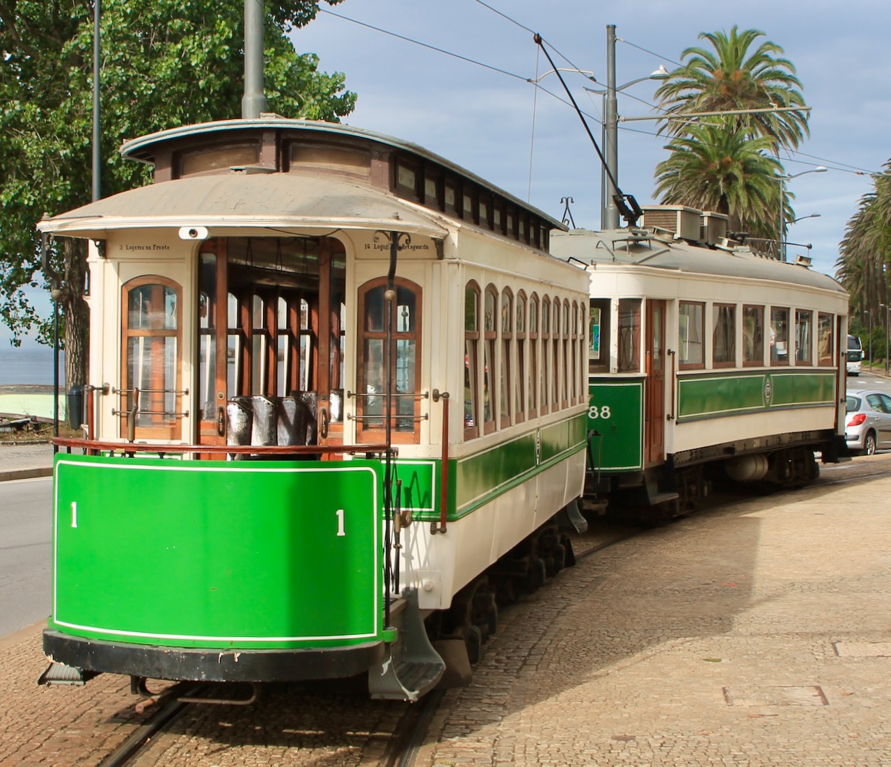 The Bogie Trailers of the Porto Trams