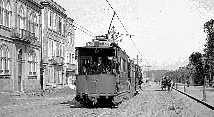 The first eléctricos of Porto