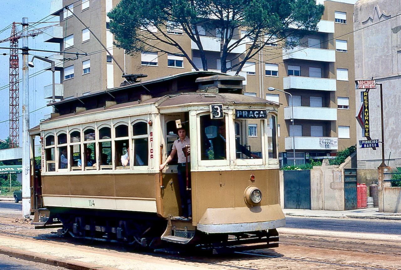 The 7-window Constructora trams